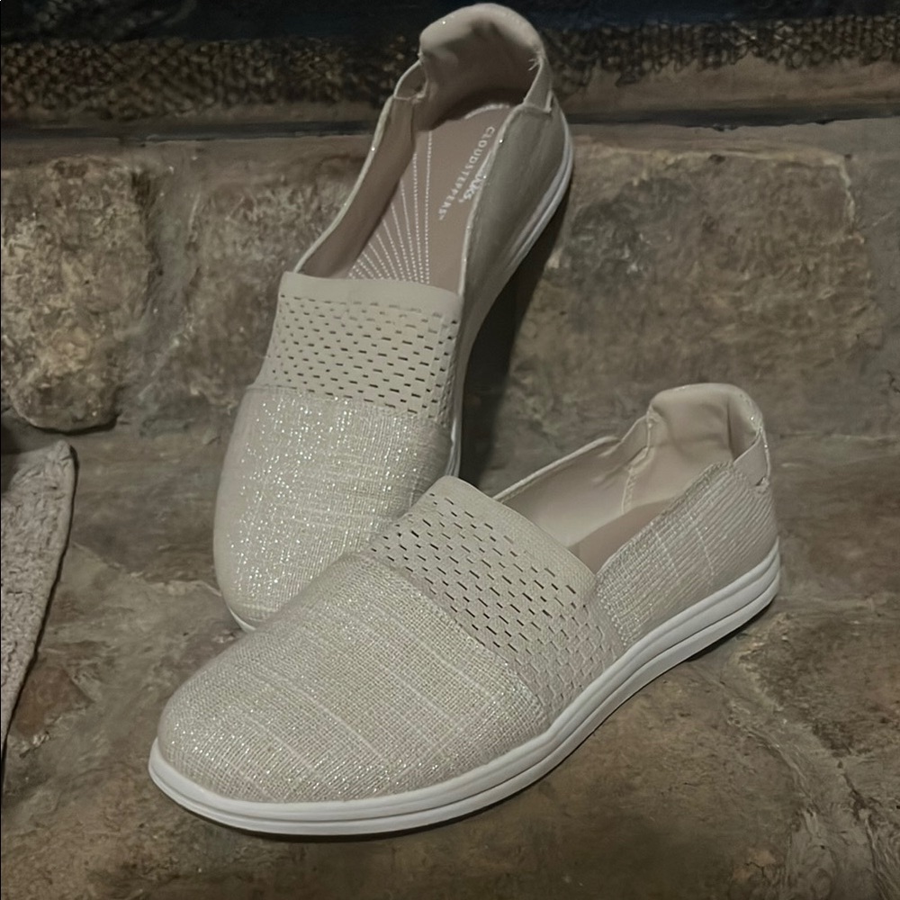 Clarks Cloudsteppers Women's Tan Slip-On Shoes